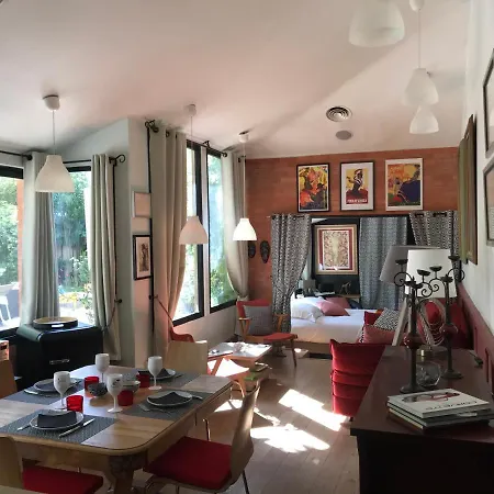 Renee Apartment *