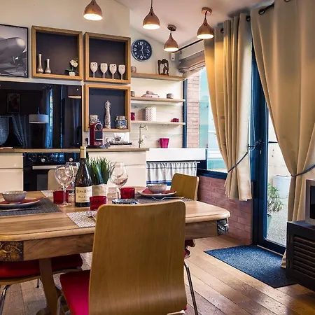 Renee Apartment *